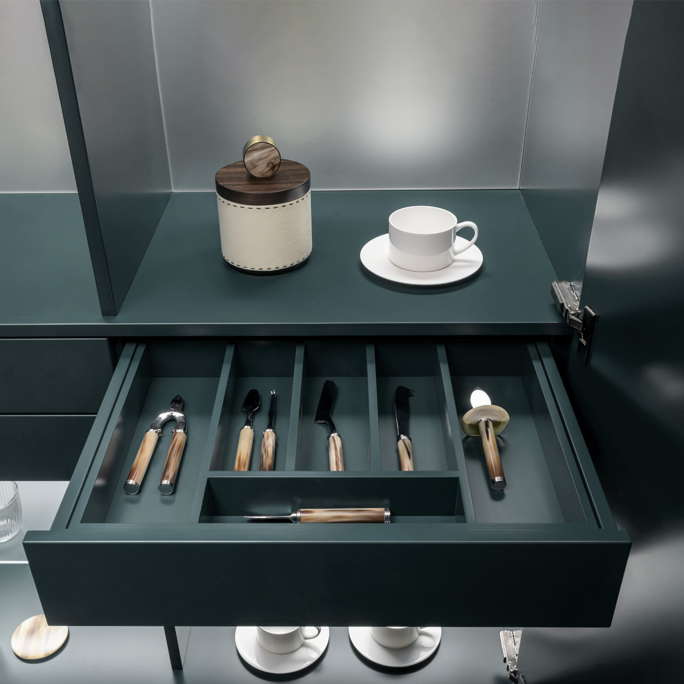 Cabinets and bookcases - Stresa cabinet in lacquered wood and horn - drawer detail - Arcahorn