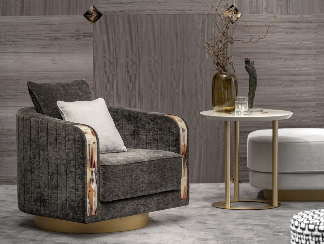 Tables and console tables &ndash; Saturno side table in horn and glossy ivory lacquered wood - ambiance picture - Arcahorn