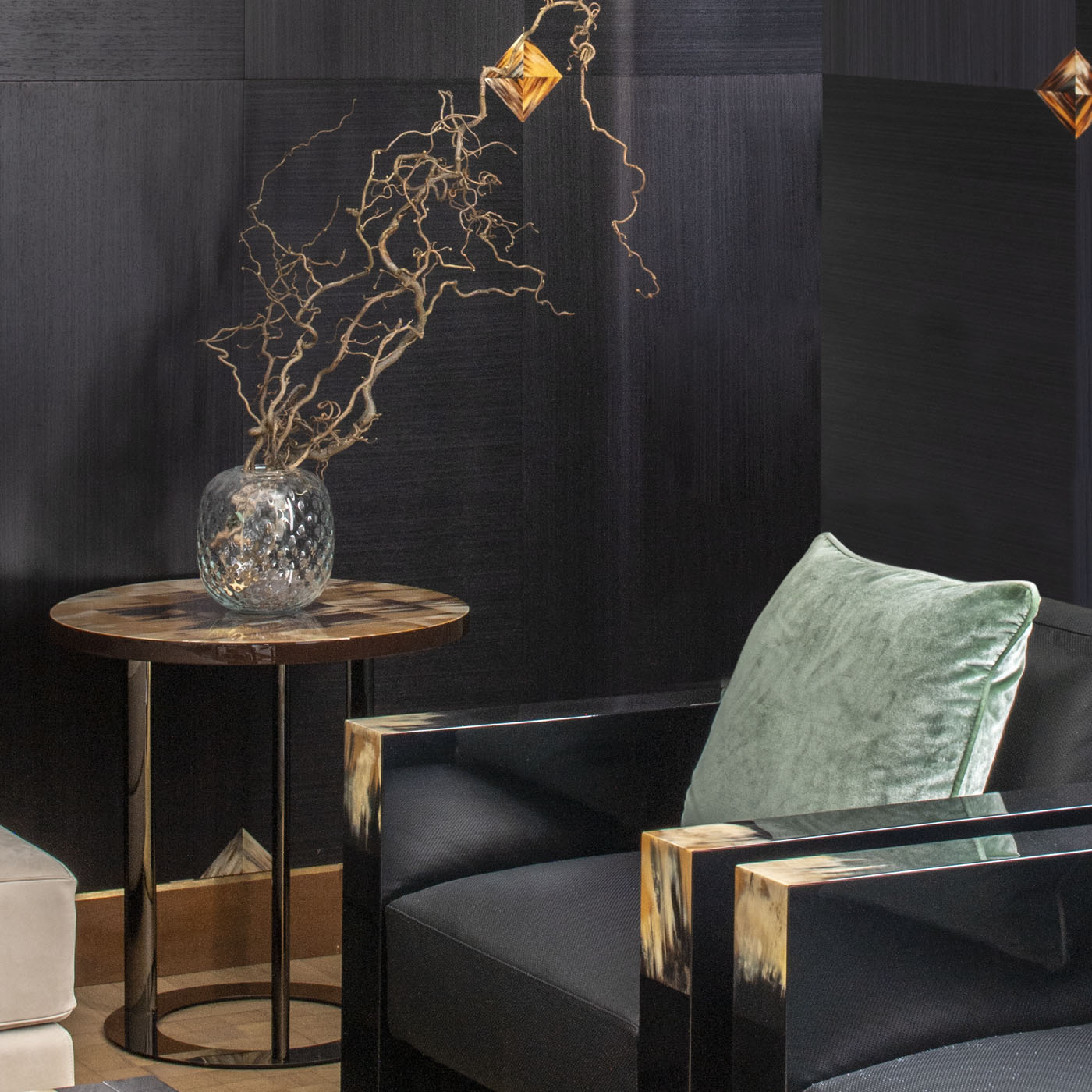 Tables and console tables - Talete side table in horn and gunmetal brass - ambiance picture - Arcahorn